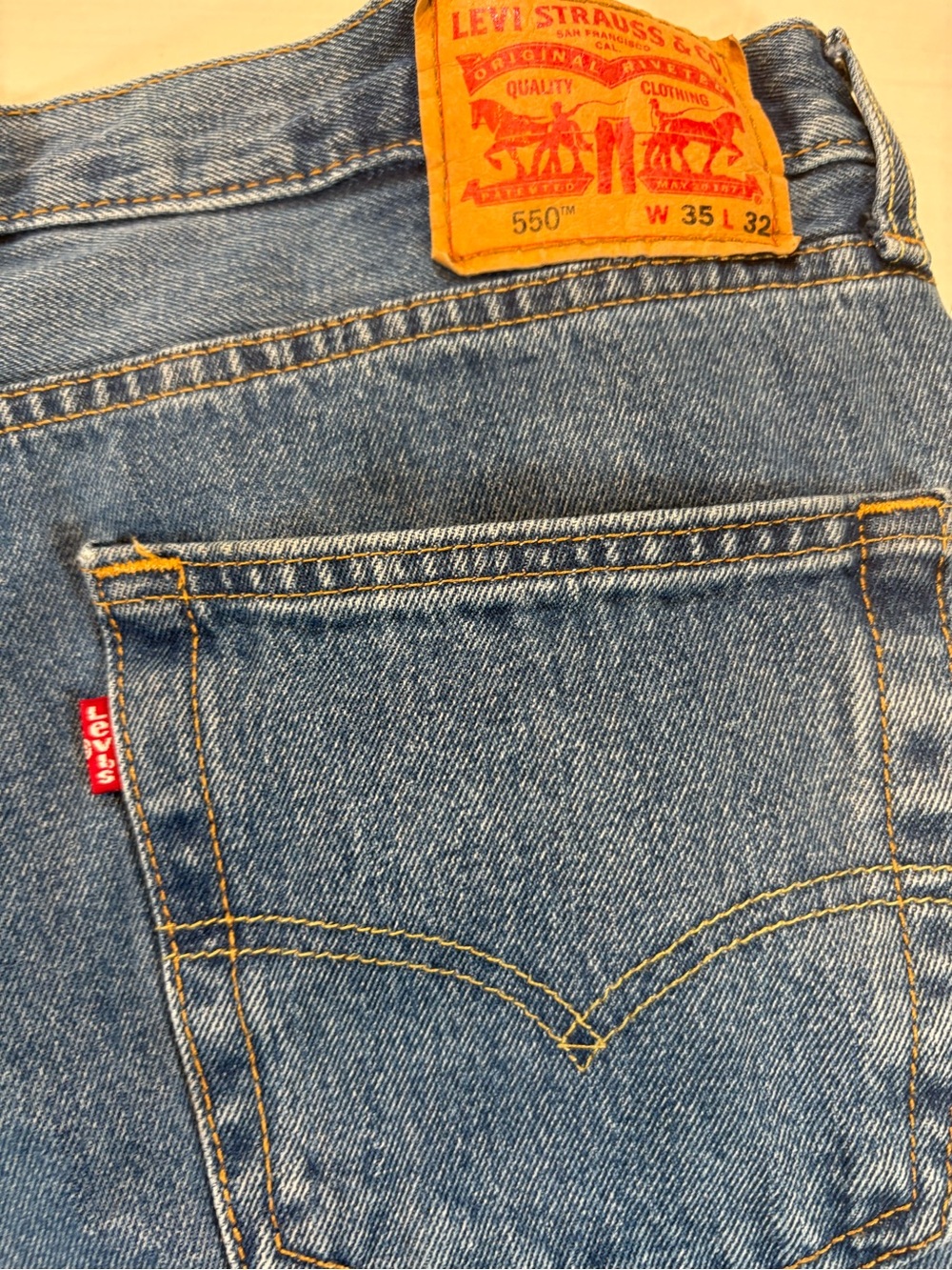 Levi's 550 Relaxed Men's Jeans in Light Blue with Tan Patch 35x32 - Picture 7 of 11